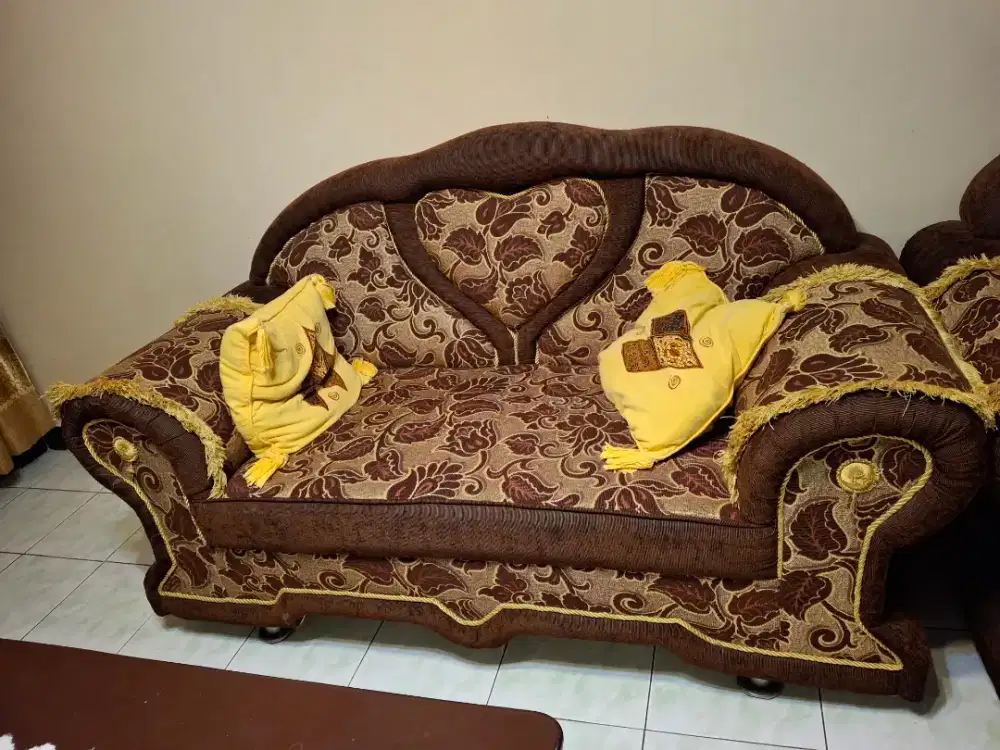 Sofa coklat bludru