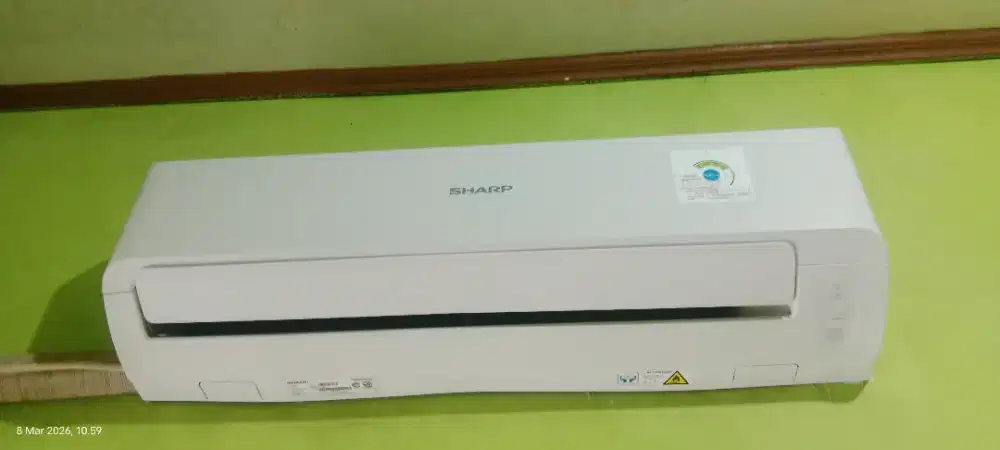 Jual ac shrap baru 3 bulan dus masih semua