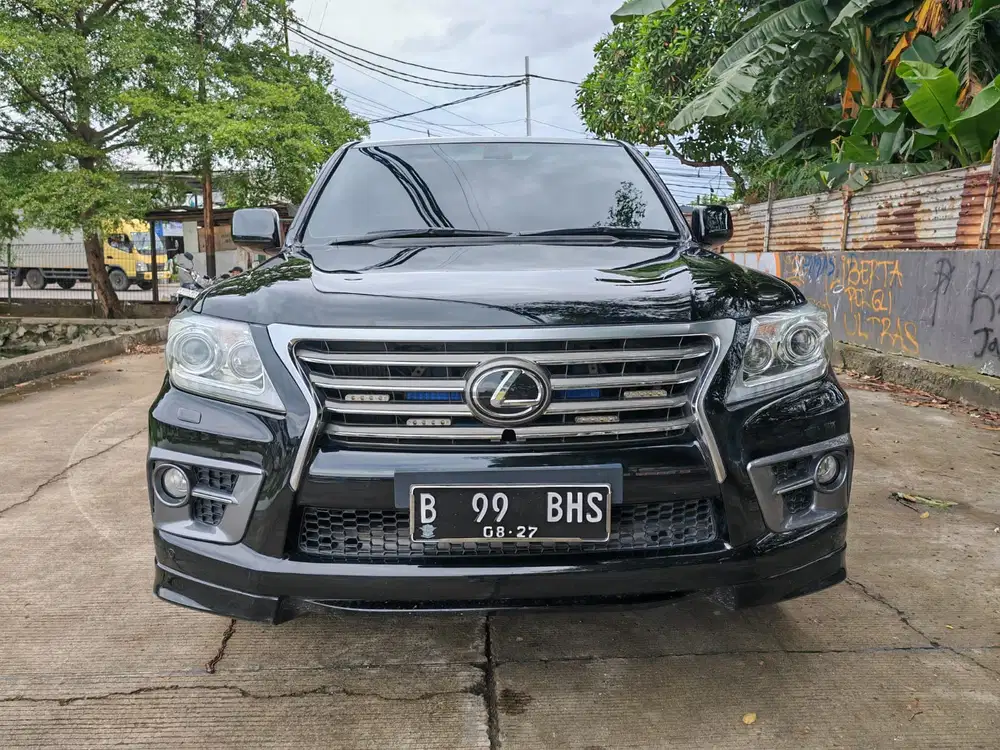 Lexus LX570 2010 Bensin