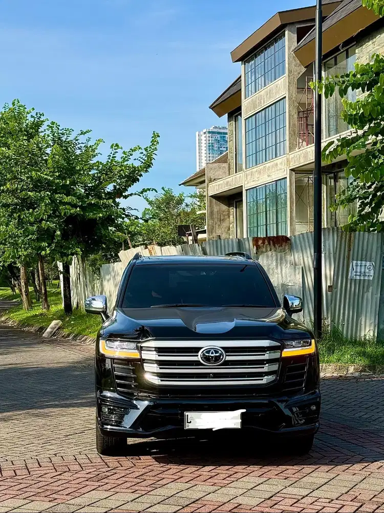 Dijual Toyota Landcruiser VXR 300 2024 milik pribadi