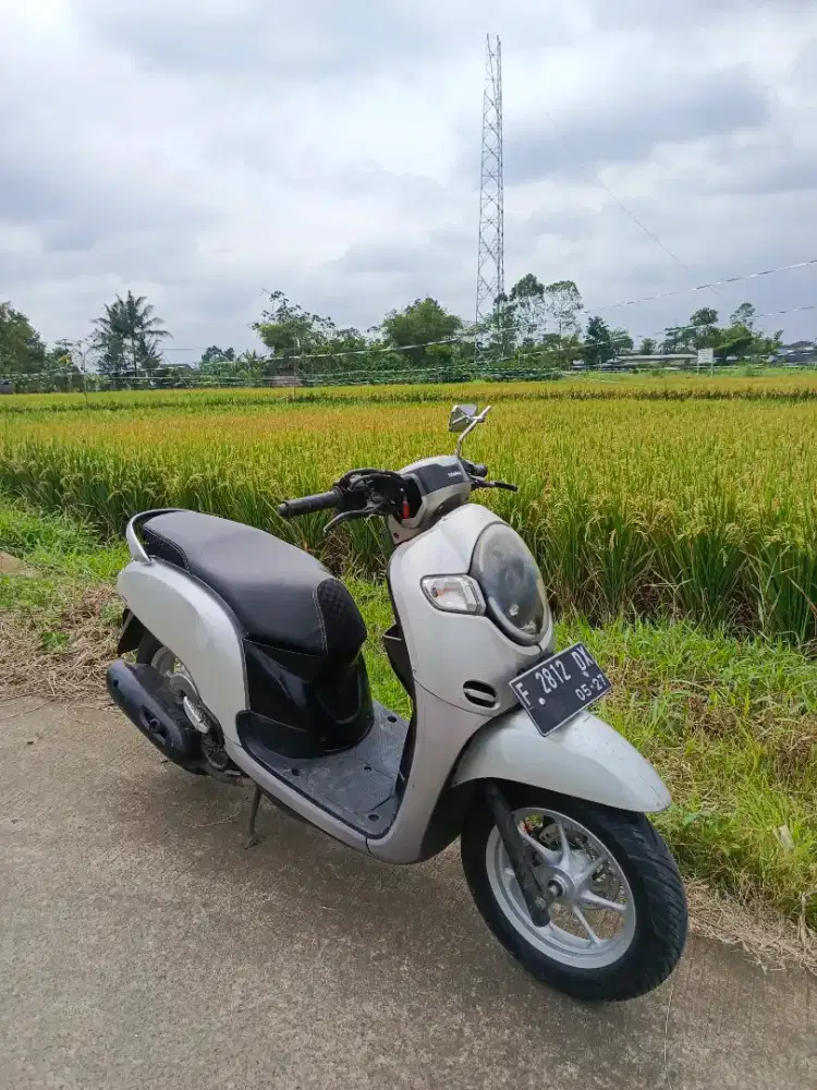 Jual / Tuker tambah Scoopy donat stylish 2017 plat F kota