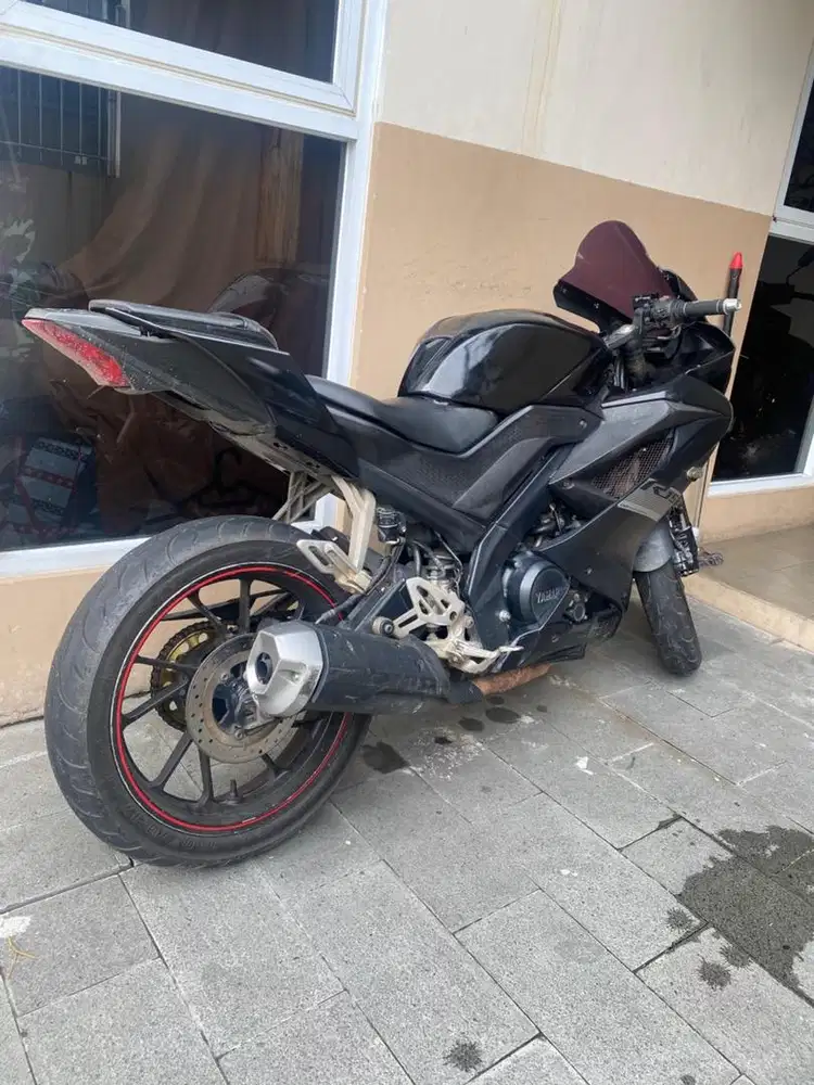 Selling Yamaha R15