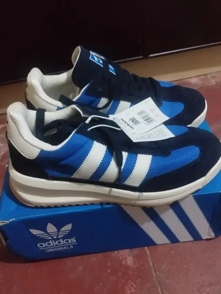 Sepatu ADIDAS SL72