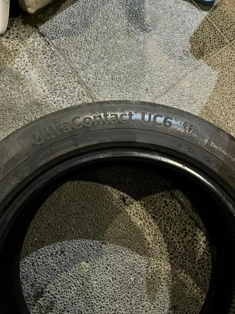 Ban Continental UC6 215 55 R17