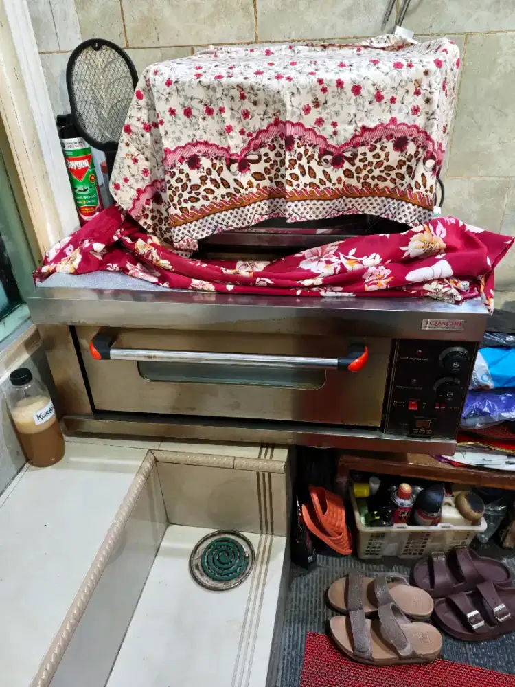 Oven listrik merk tomori