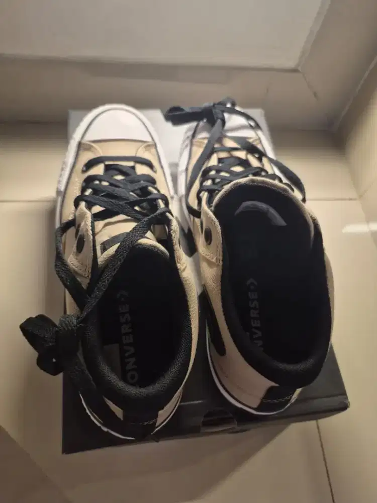 Sepatu Sneakers Pria