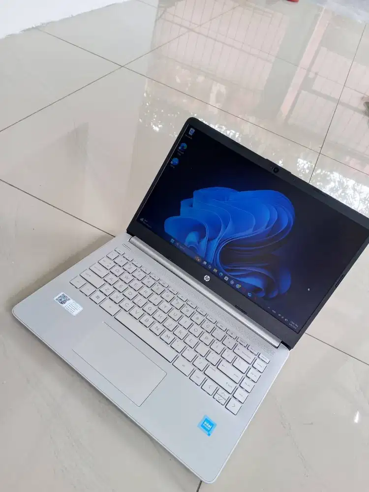 Laptop HP 14s-dq3888tu RAM 8/512GB Silver Like New