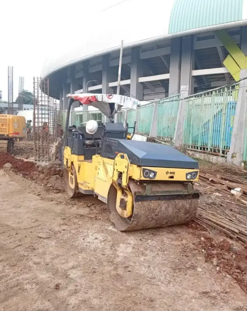 Excavator pc75 breaker wales dozer D3 tandem roller vibo mini eksa u50