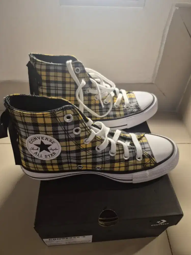 Sepatu sneakers wanita