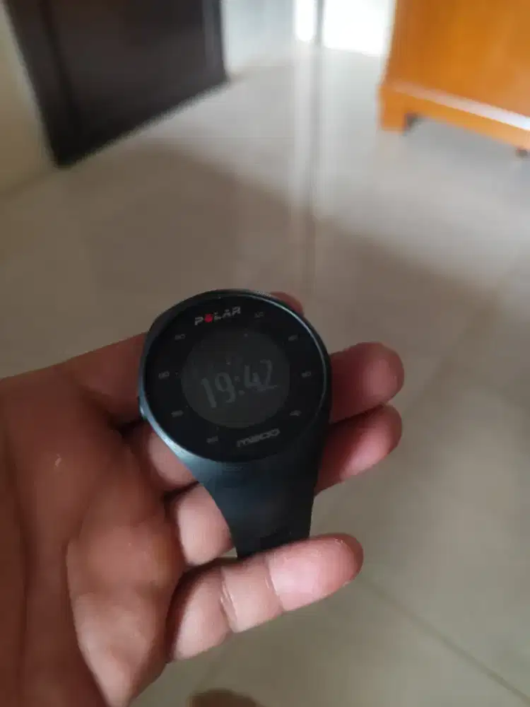 Jual jam tangan polar berikut kabel cas nya