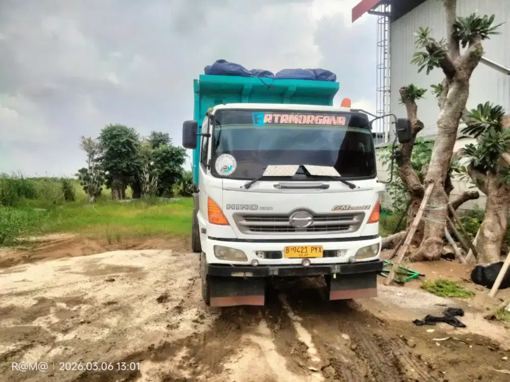 Jual Hino dam tronton 2014 ss komplit hidup
