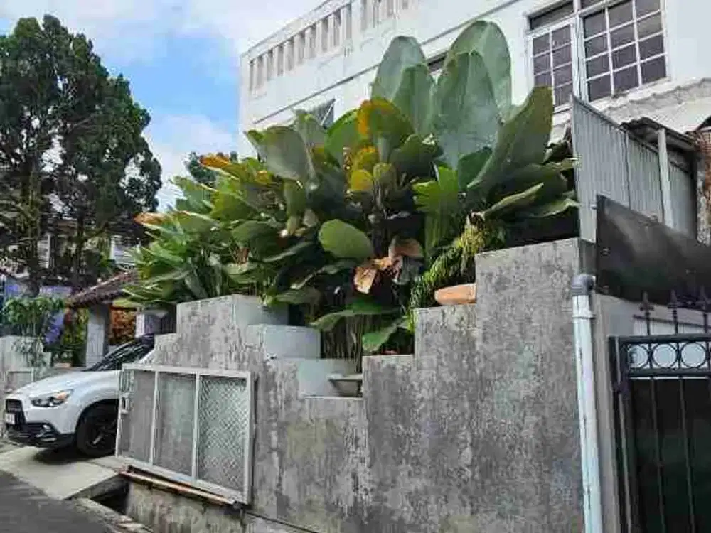 Rumah HOOK Luas di Jalan Utama Sukaluyu Sayap Pahlawan Cikutra Luas Bangunan 318 harga 4,7 Milyar