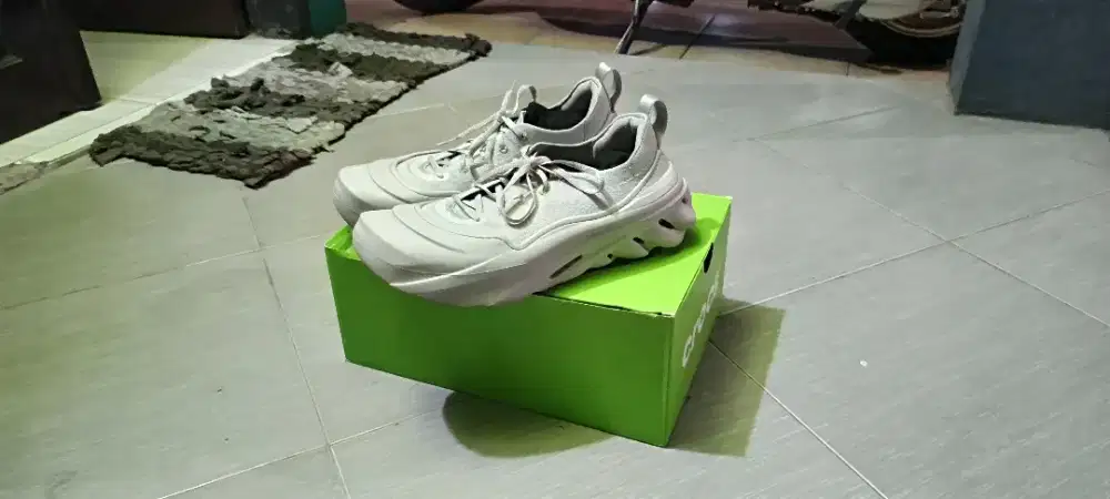 Sepatu Crocs echo surge