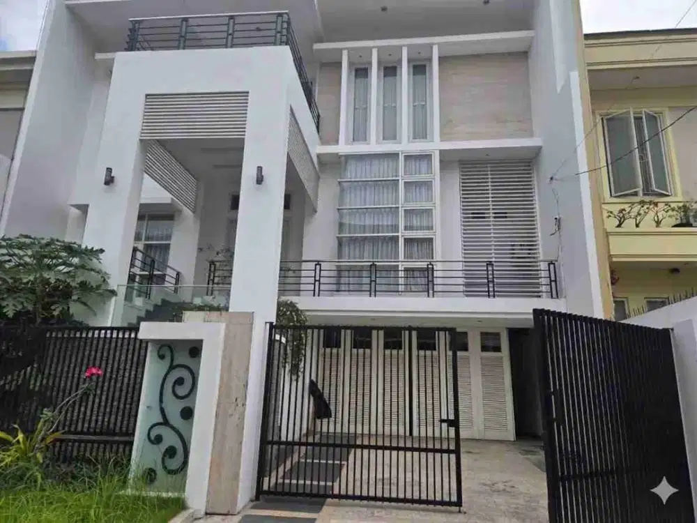 DIJUAL RUMAH LUAS, BESAR DAN MEWAH ARAYA  (SEMI FURNISHED)