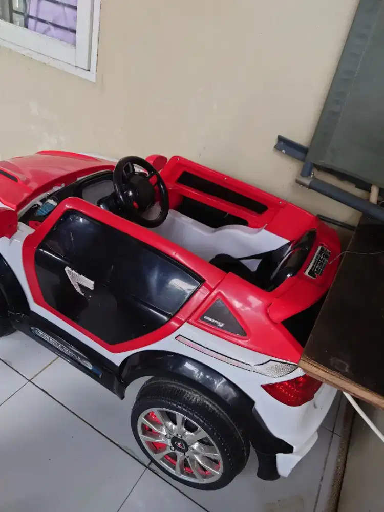 Mobil mainan anak baterai