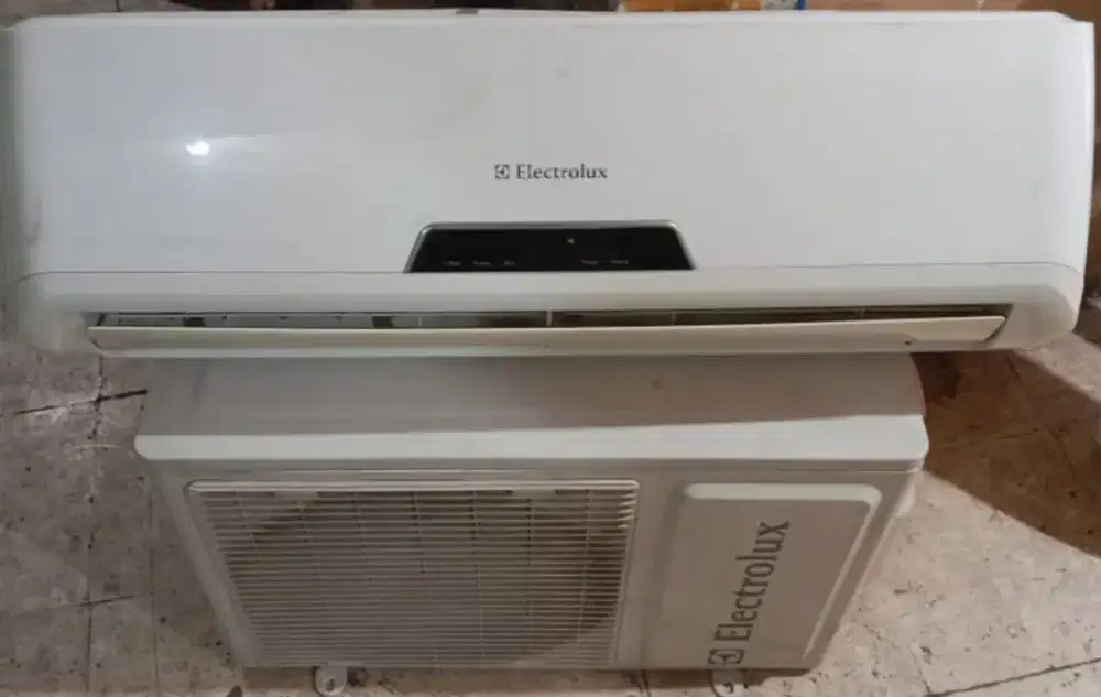 Jual ac electroluc 1/2 pk lowwat 320 watt kondisi 95% ori semua