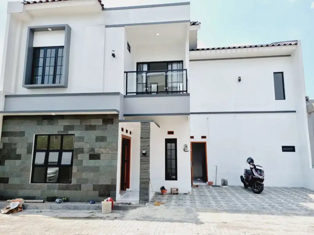 Rumah Mewah Townhouse Banjarsari Solo, Surakarta