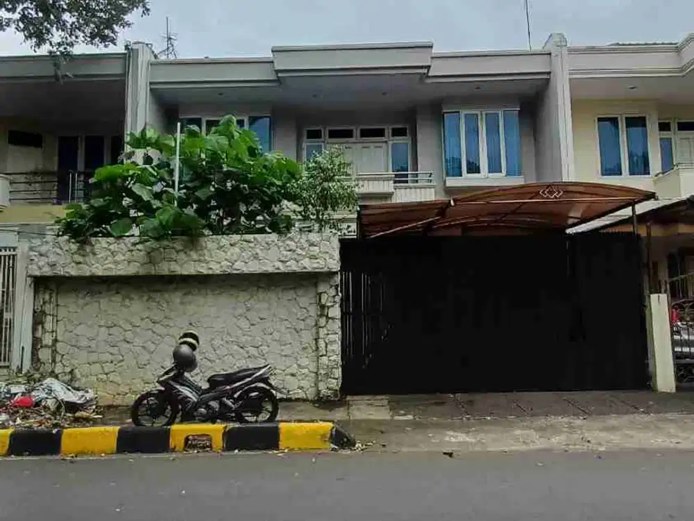 Di jual Rumah 2 Lantai dalam komplek intercon kebon jeruk jakarta barat