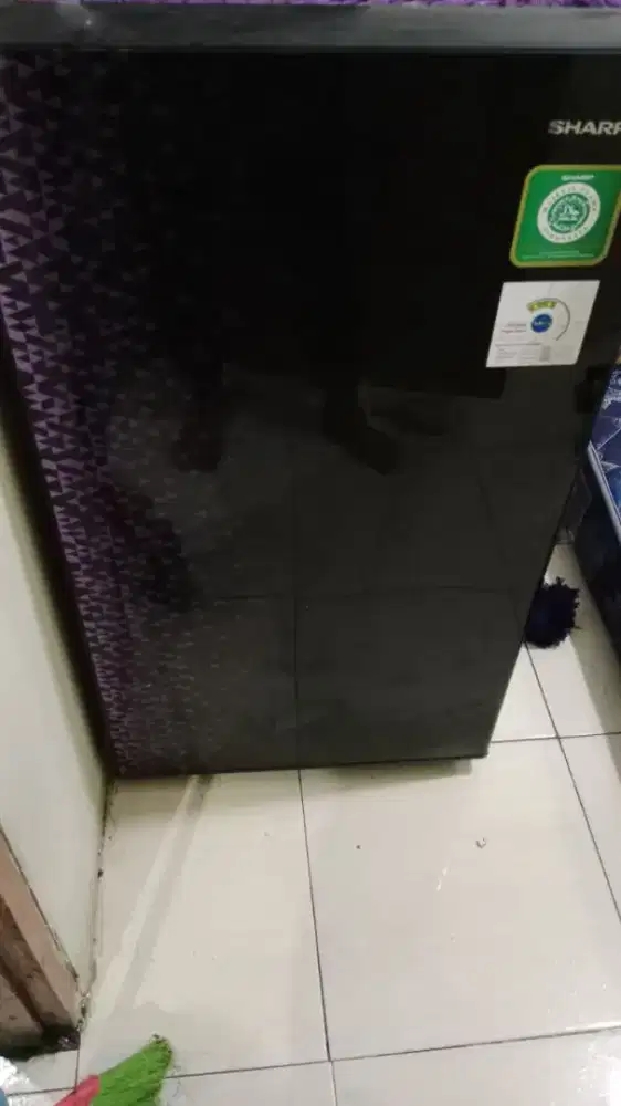 Dijual kulkas merek sharp