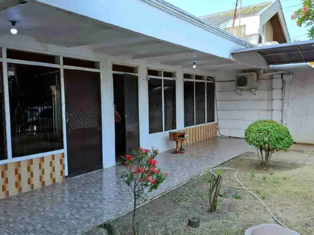 Dijual/Disewakan Rumah 1,5 Lantai Klampis Indah