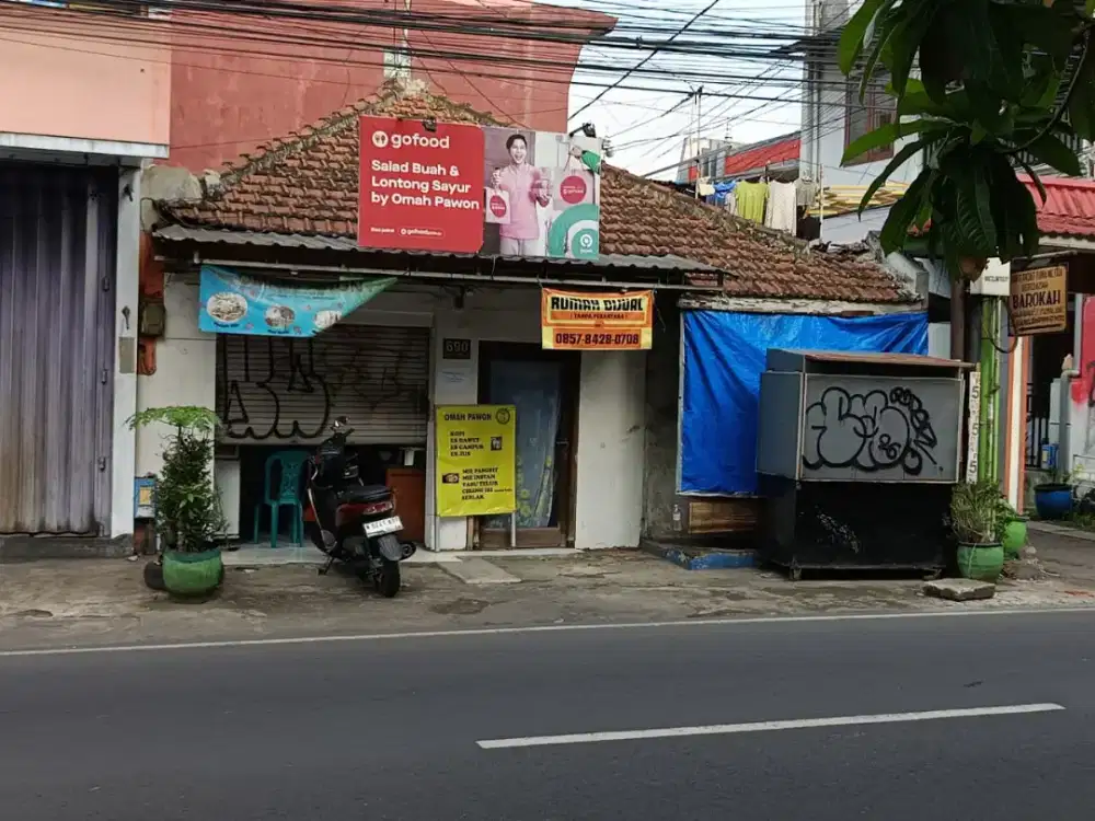 DIJUAL RUMAH/ TEMPAT USAHA STRATEGIS (PINGGIR JALAN RAYA)