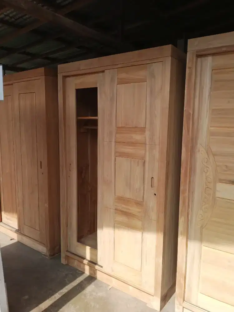 Lemari minimalis dua pintu