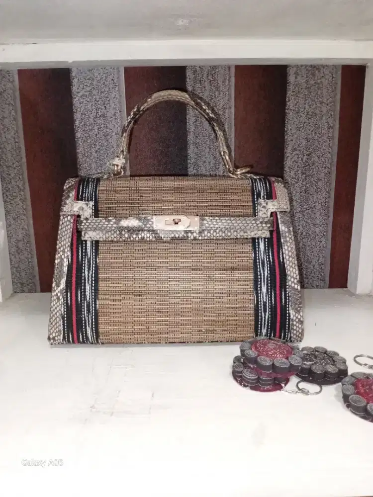 MENCARI KARYAWAN RUMAH AKSESORIS