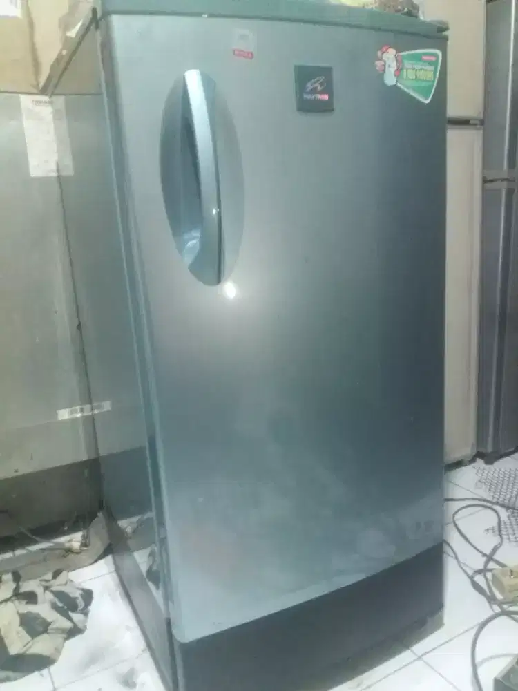 Di jual kulkas POLYTRON