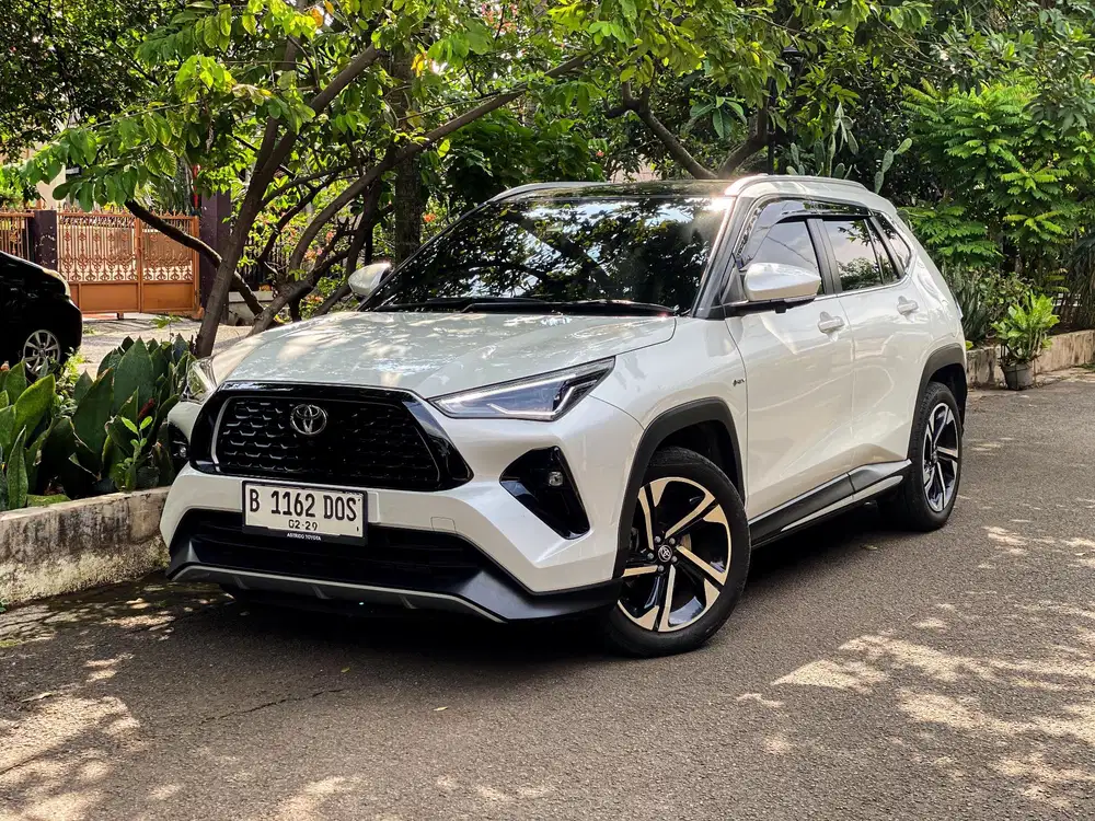 TOYOTA YARIS  CROOS S  TSS HV HYABRID AT 2023 PUTIH