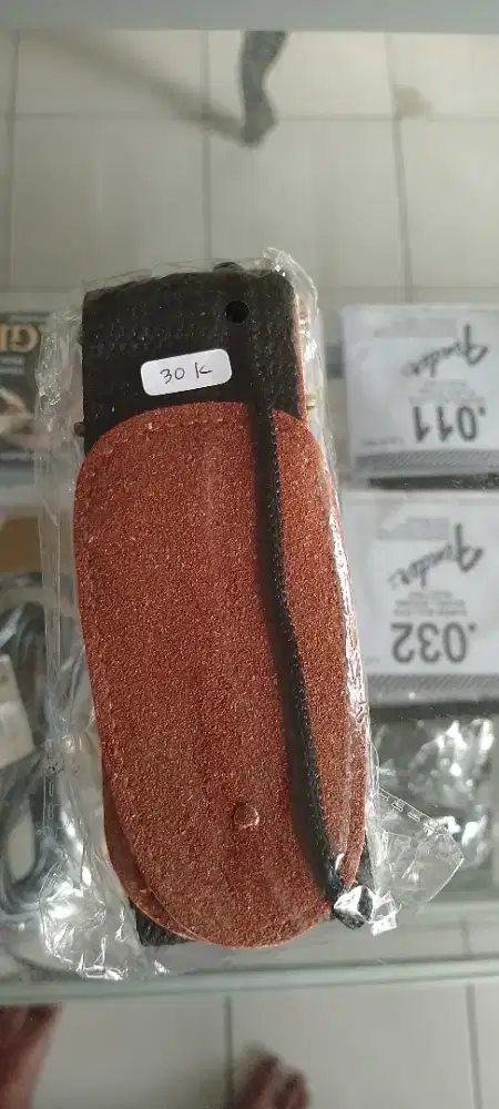 Sabuk gitar plus tali