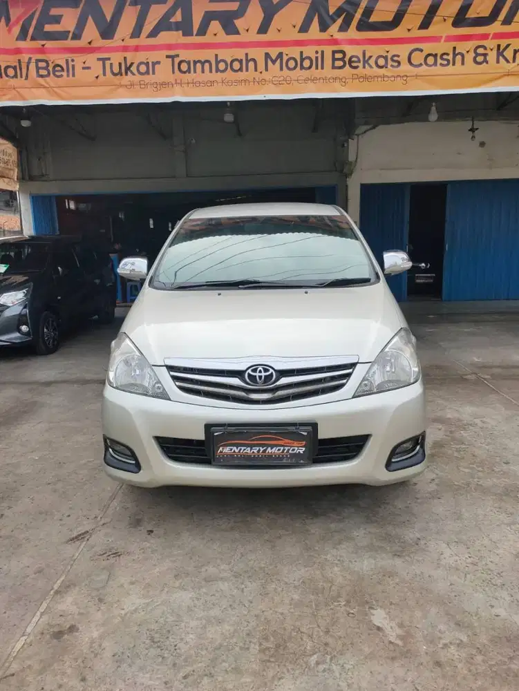 Toyota Innova 2.0 G Bensin Automatic Tahun 2011 Silver Metalik Terawat