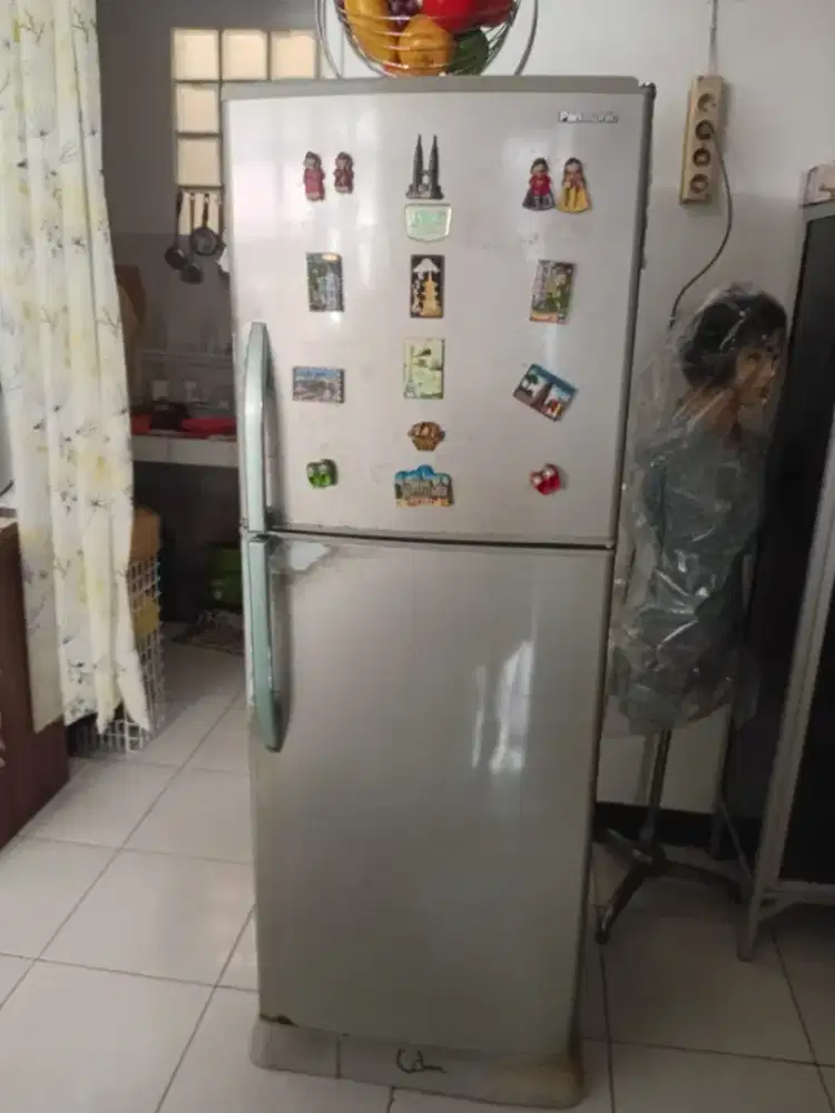 Kulkas lemari es 2 pintu panasonic normal  terawat