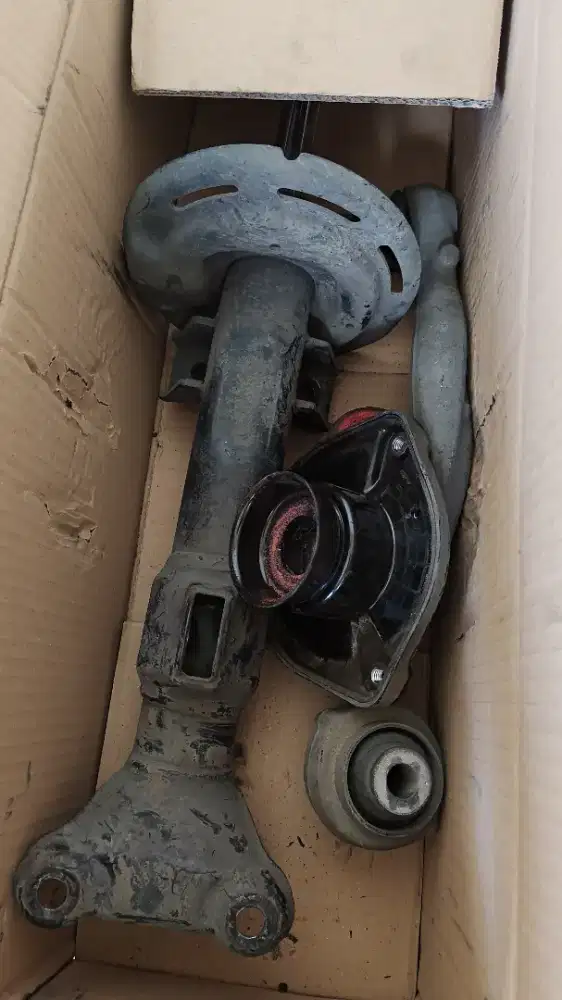 Shockbreaker Mercedes C250 W204 depan