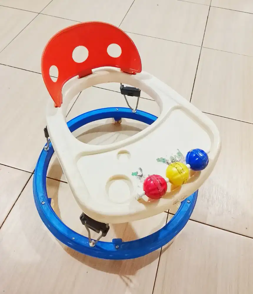 Bouncer / Kereta Bayi Belajar Jalan Bekas