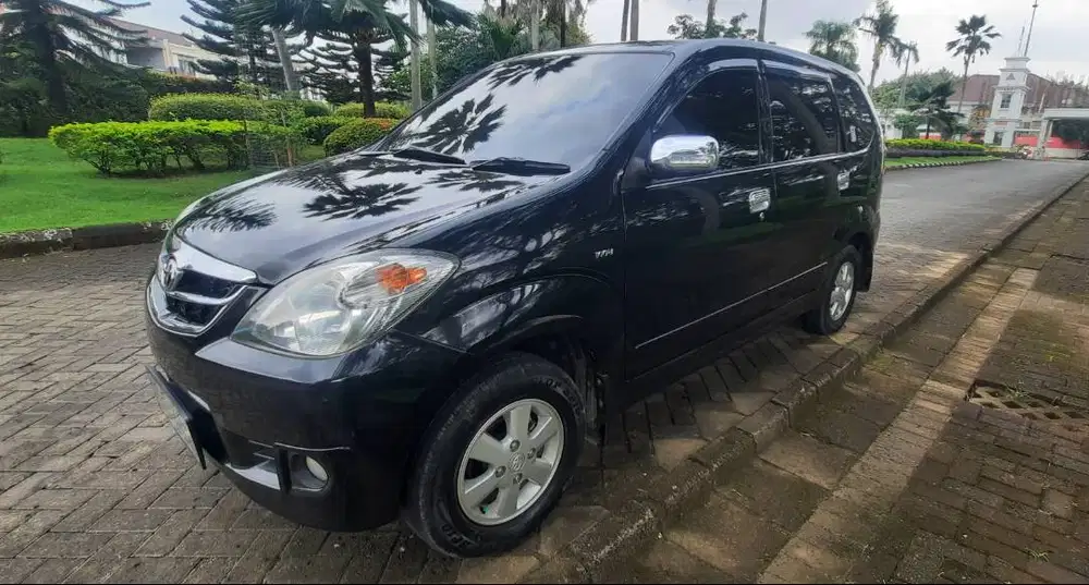 Mobil pribadi istimewa low KM servis record dari baru sampai sekarang