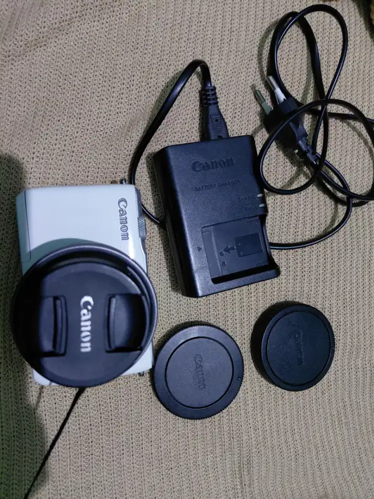 Canon m10 warna Putih
