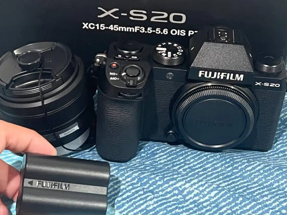 Kamera Fujifilm X-S20 + Lensa XC15-45mm Kit Mulus SC 3500an LIKE NEW