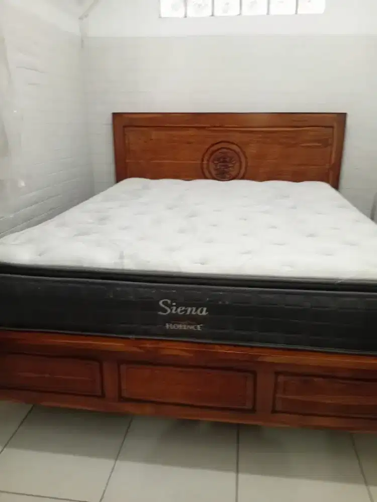 Tempet tidur kasur spring bed include ranjang kayu jati bersih mulus