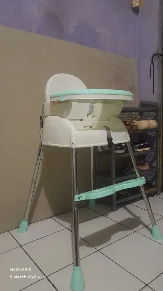 high chair ( kursi makan anak )
