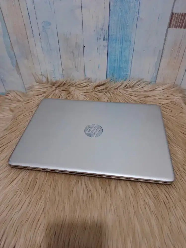 Laptop Desain HP 14s-dko158AU Ryzen 5 3500U Ram 8 Ssd 512 Backlight