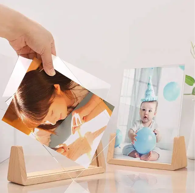 Frame Foto Akrilik 6R Dudukan Kayu – Bingkai Foto Minimalis Transparan