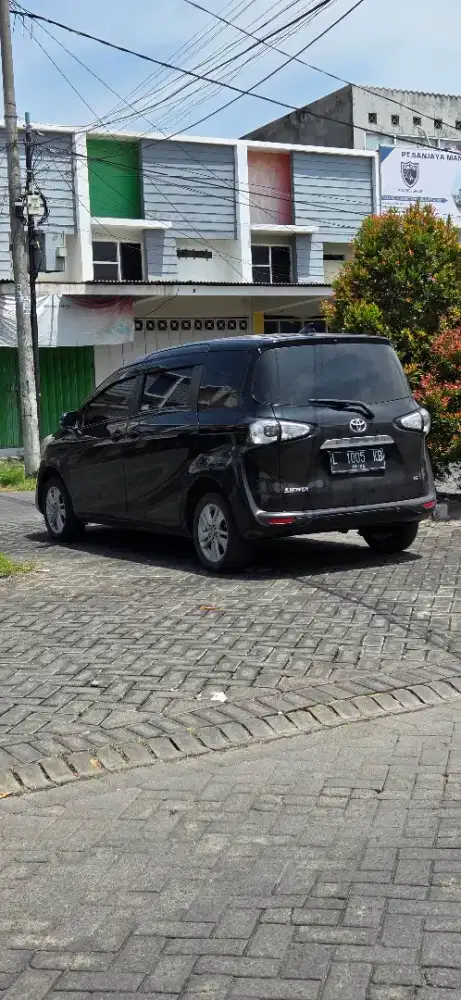 Toyota sienta type G automatic