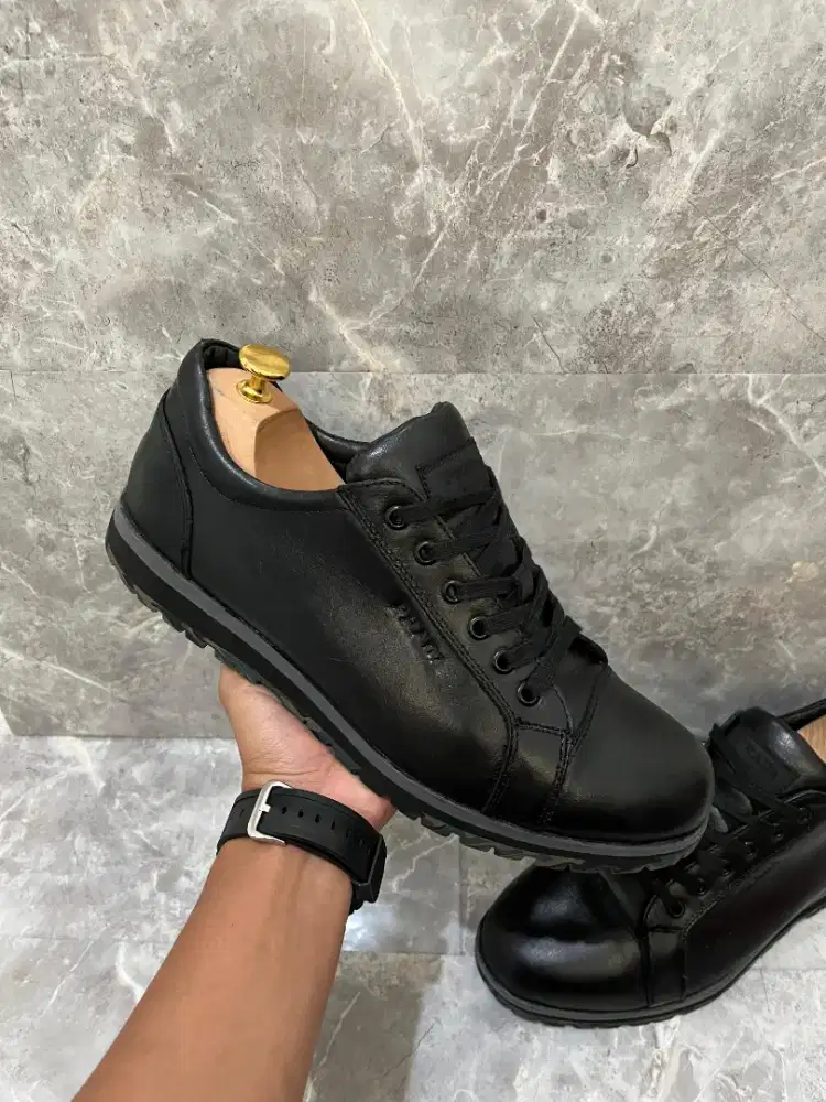 Sepatu Prada Original Sneakers casual formal preloved lv gucci bally