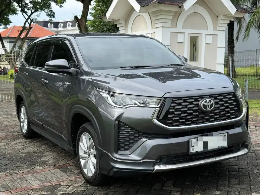 Toyota Zenix V Hybrid Modellista 2023 Matic Abu-abu
