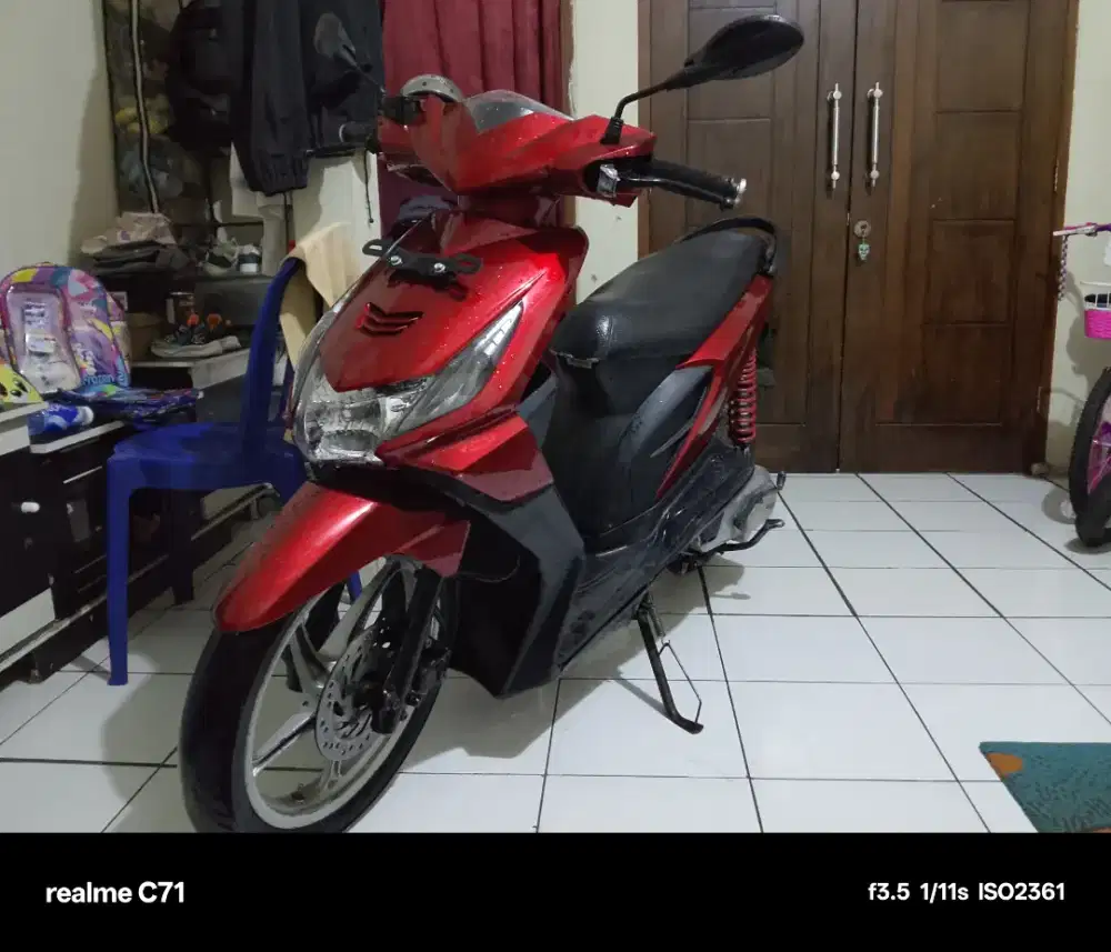 Beat karbu 2011 merah