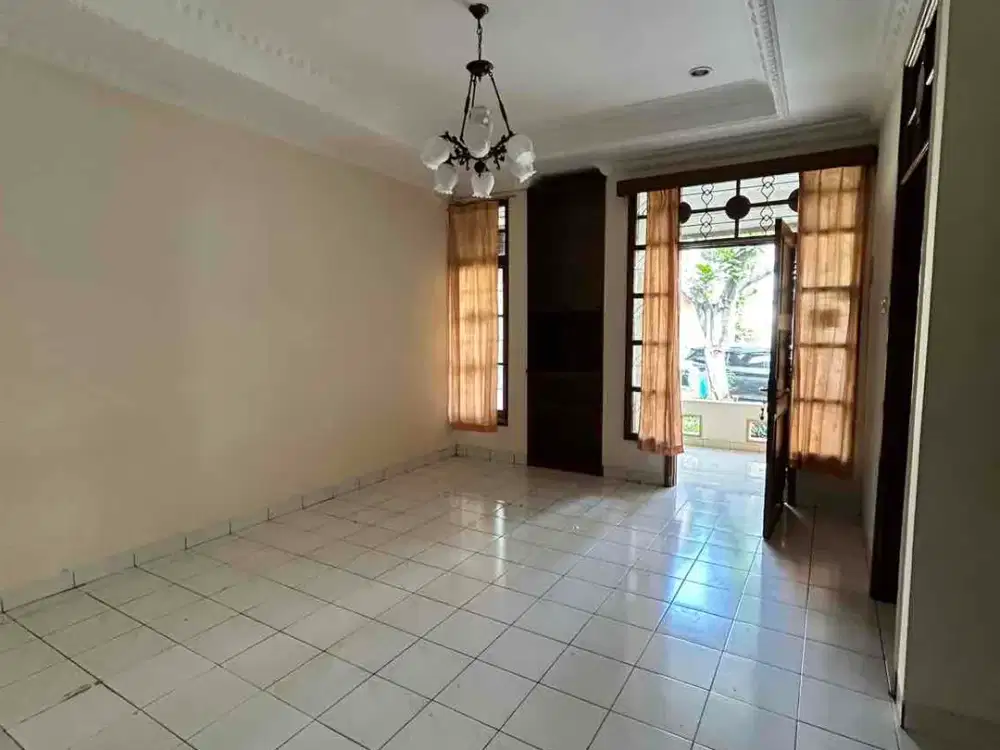 DISEWAKAN RUMAH BEVERLI LIPPO CIKARANG SEMI FURNISH