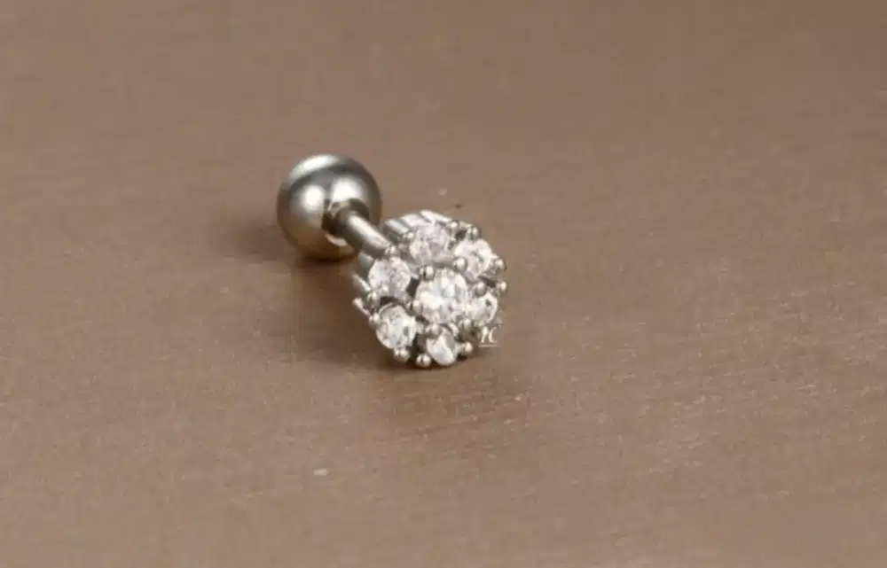 1 pc anting piercing bulat full zircon titanium.