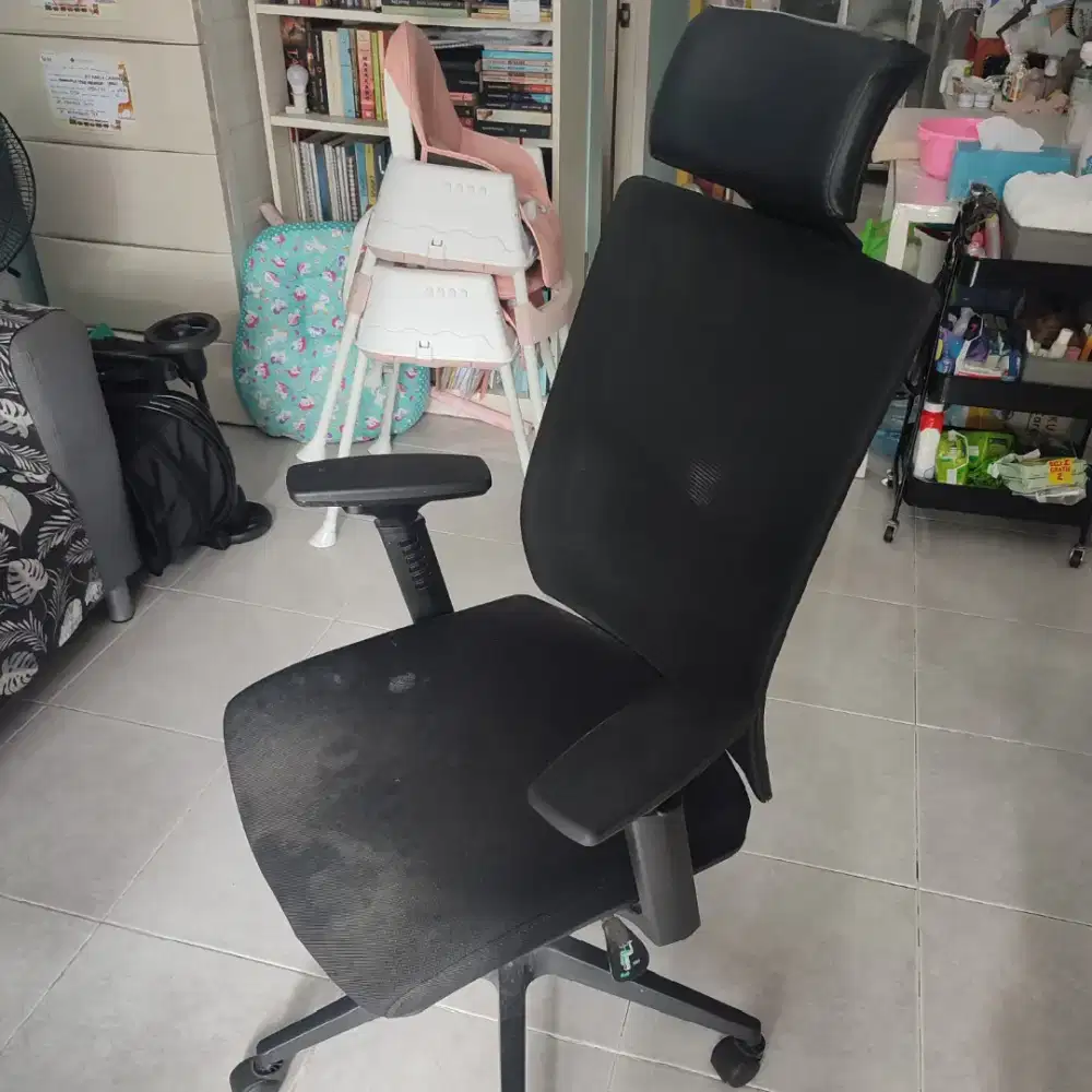 Kursi kerja kantor ergonomis type Louis