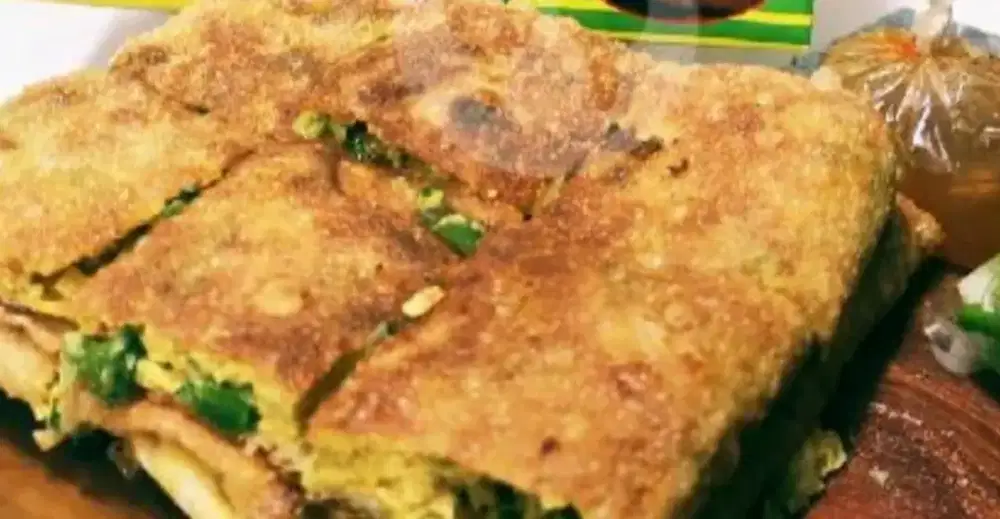 Koki martabak telor san terang bulan
