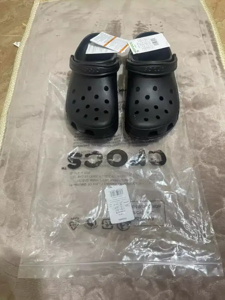 CROCS ITEM SZ M9 (42/43)BARU